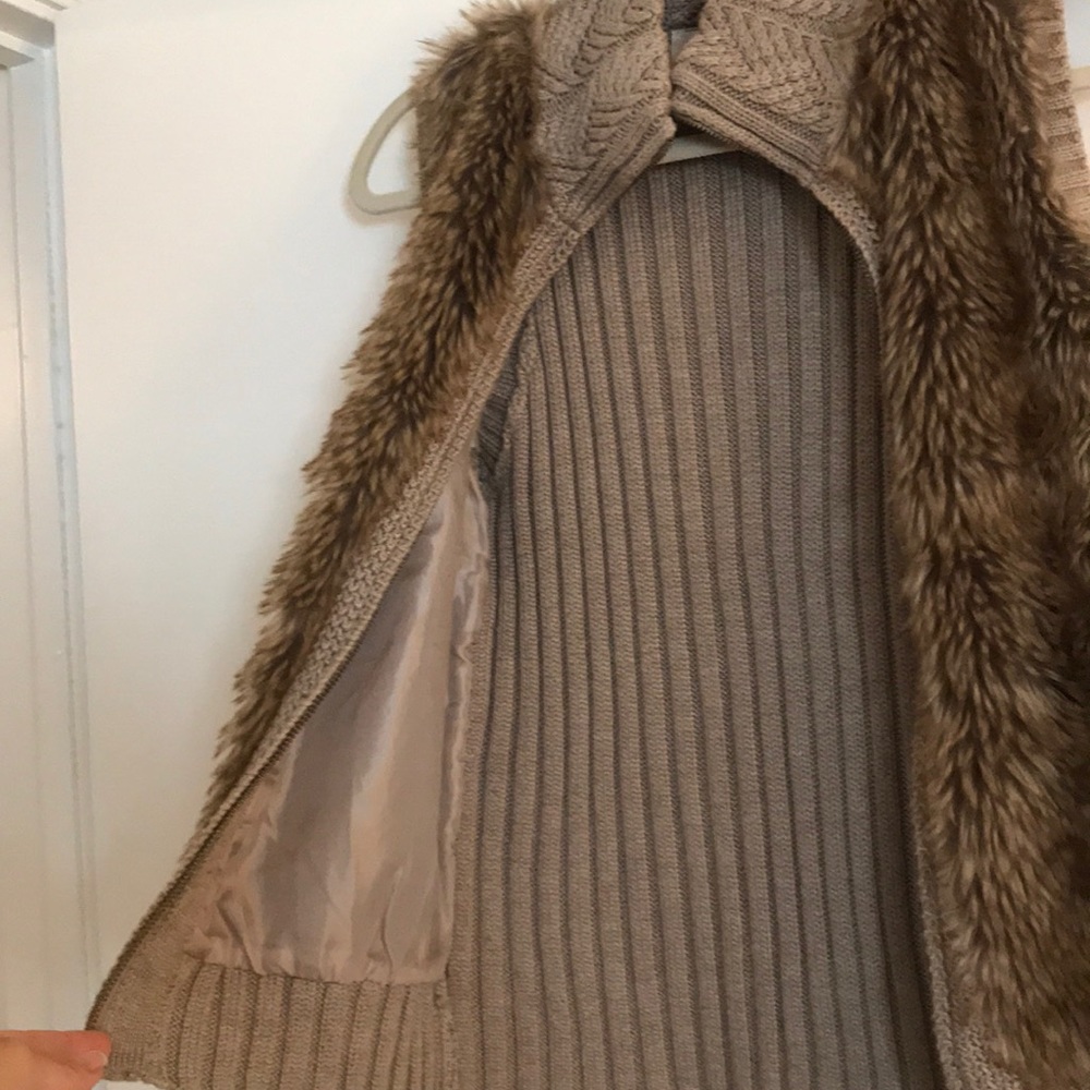 Vest - Picture 5 of 6